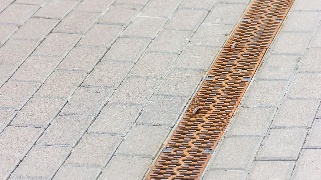 蚂蚁庄园:我国的盲道表面通常是什么形状的凸起