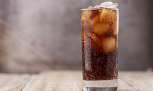 蚂蚁庄园：喝完碳酸饮料后以下哪种做法更健康