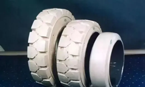 蚂蚁庄园：世界上最早的轮胎是什么颜色的