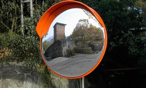 蚂蚁庄园：在道路的拐弯处通常会放置凸面镜这是为了