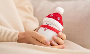 蚂蚁庄园：冬日寒冷选择哪种电暖手宝相对更安全